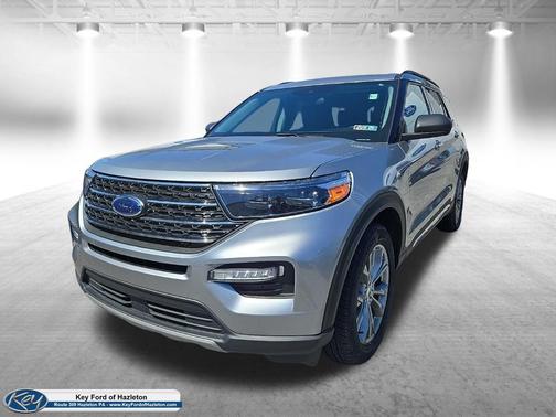 ICONIC SILVER METALLIC 2023 Ford Explorer XLT
