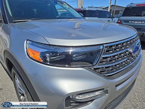 ICONIC SILVER METALLIC 2023 Ford Explorer XLT