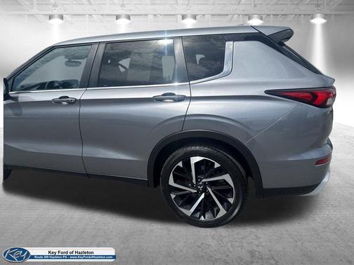 Gray 2024 Mitsubishi Outlander SE 2.5 S-AWC
