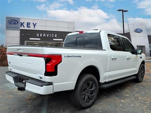 2025 Ford F-150 Lightning LARIAT