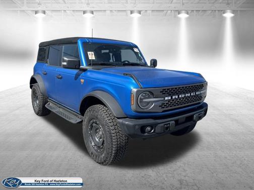 VELOCITY BLUE METALLIC 2025 Ford Bronco Badlands