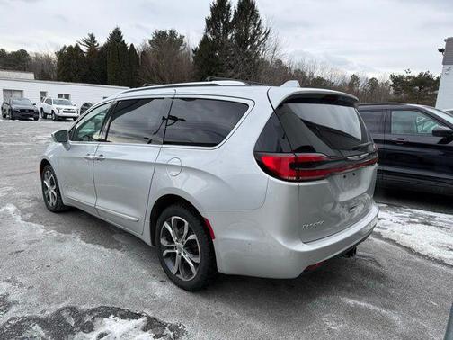 2022 Chrysler Pacifica L