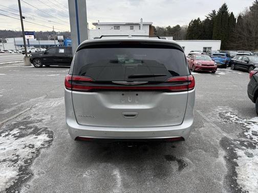 2022 Chrysler Pacifica L