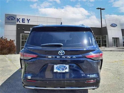 2023 Toyota Sienna Platinum 7 Passenger