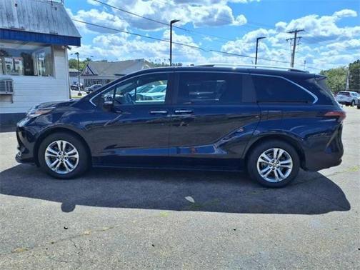 2023 Toyota Sienna Platinum 7 Passenger