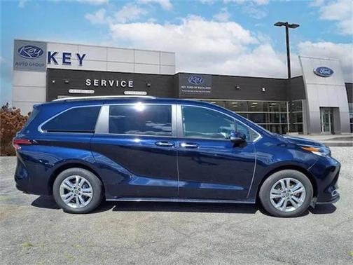 2023 Toyota Sienna Platinum 7 Passenger