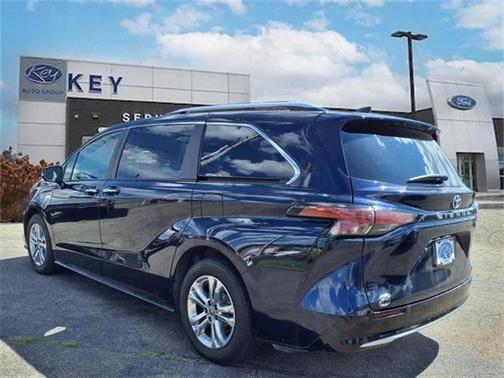 2023 Toyota Sienna Platinum 7 Passenger