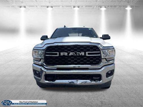Bright White Clearcoat 2022 RAM 2500 Big Horn Crew Cab 4x4 6'4' Box