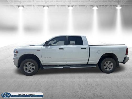 Bright White Clearcoat 2022 RAM 2500 Big Horn Crew Cab 4x4 6'4' Box