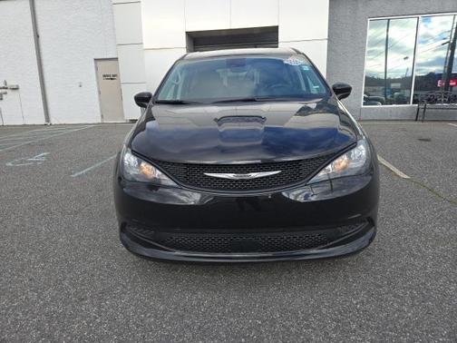 2024 Chrysler Voyager LX