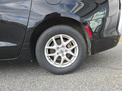 2024 Chrysler Voyager LX