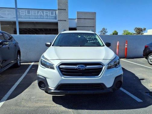 Crystal White Pearl 2019 Subaru Outback 2.5i
