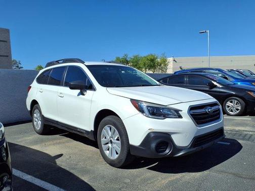 Crystal White Pearl 2019 Subaru Outback 2.5i