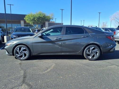 2025 Hyundai ELANTRA Limited