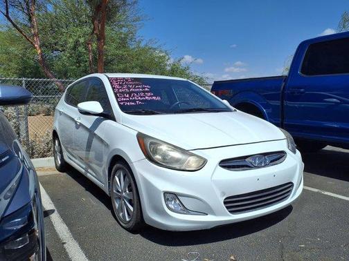 Century White 2013 Hyundai Accent SE