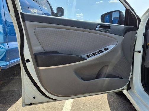 Century White 2013 Hyundai Accent SE
