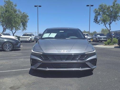 Metal 2025 Hyundai ELANTRA SEL Convenience