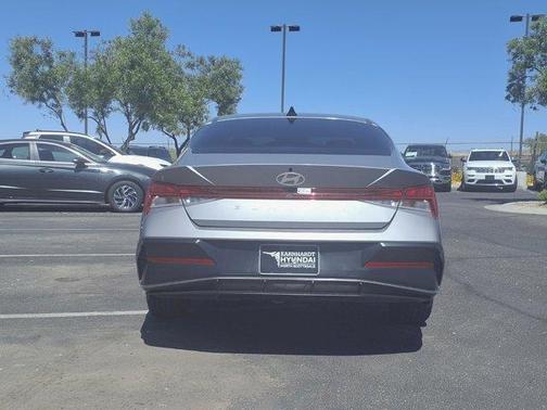 Metal 2025 Hyundai ELANTRA SEL Convenience