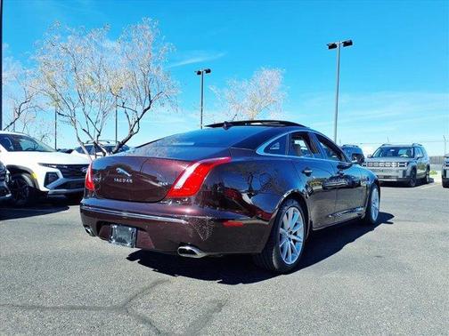 2013 Jaguar XJ Base