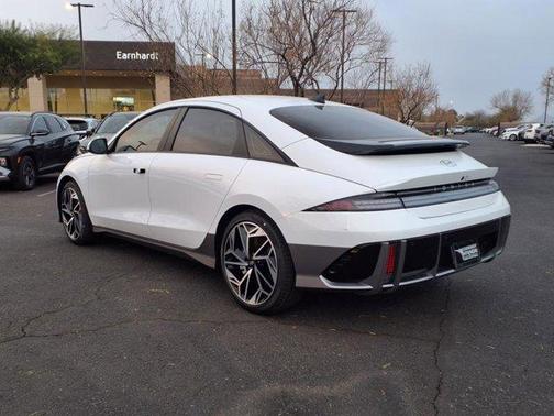 2025 Hyundai IONIQ 6 SEL