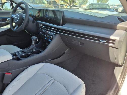 2025 Hyundai SONATA SE