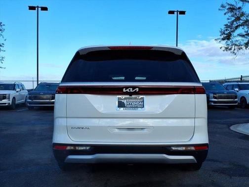 2024 Kia Carnival LX