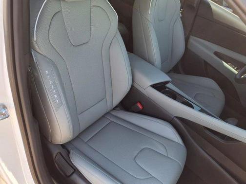 2025 Hyundai ELANTRA HEV Limited