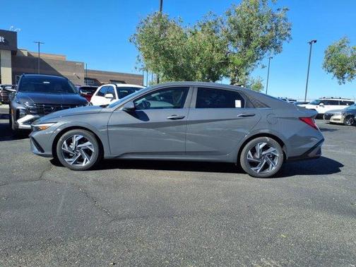 2025 Hyundai ELANTRA Limited