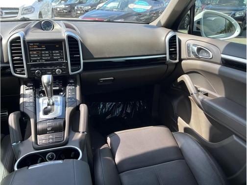 Photo 4 of 20 of 2016 Porsche Cayenne E-Hybrid S