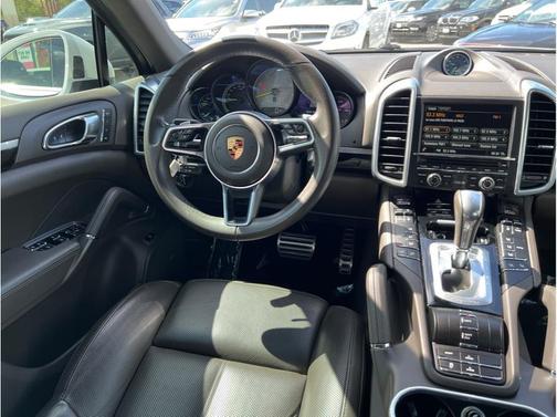 Photo 5 of 20 of 2016 Porsche Cayenne E-Hybrid S