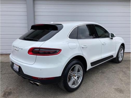 Photo 5 of 33 of 2015 Porsche Macan S