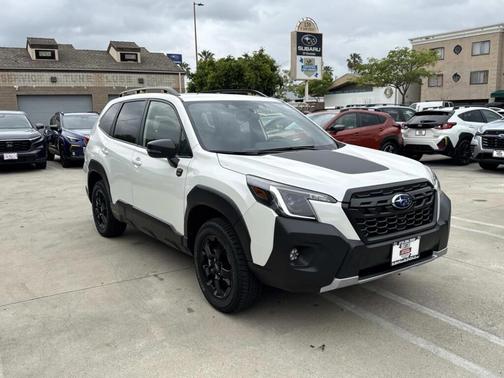 Crystal White Pearl 2025 Subaru Forester WILDERNESS CVT