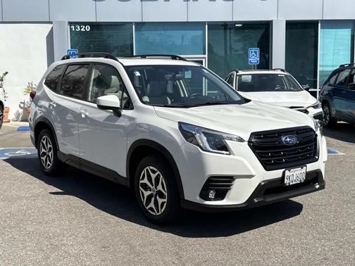 Crystal White Pea 2024 Subaru Forester Premium AWD
