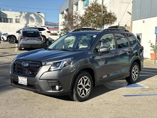2023 Subaru Forester PREMIUM CVT