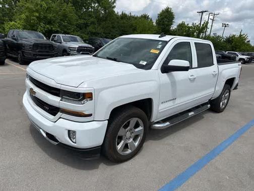 Summit White 2018 Chevrolet Silverado 1500 LT