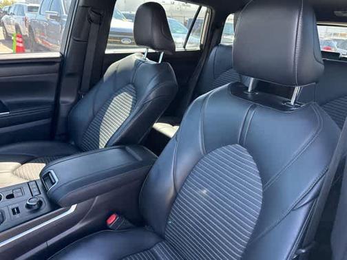 Celestial Silver Metallic 2021 Toyota Highlander XSE
