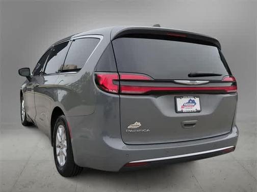 2023 Chrysler Pacifica Touring-L