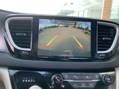 2023 Chrysler Pacifica Touring-L