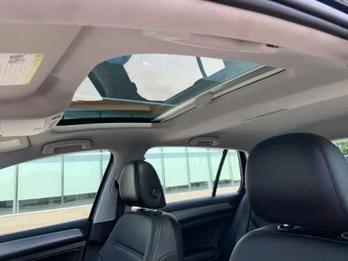 2017 Volkswagen Golf TSI Wolfsburg Edition 4-Door