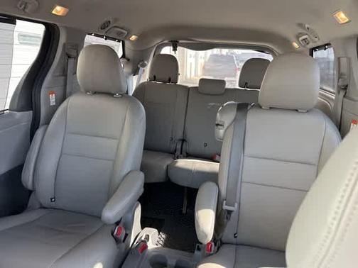 2020 Toyota Sienna LE