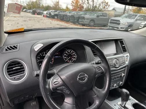 2019 Nissan Pathfinder SL