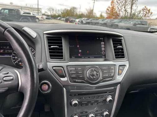 2019 Nissan Pathfinder SL