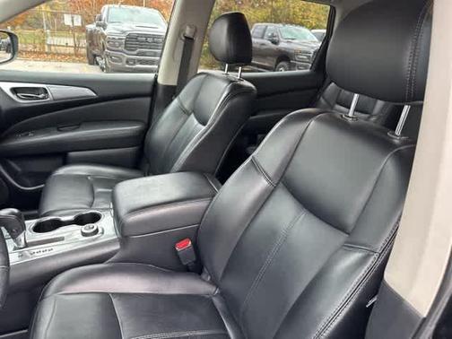 2019 Nissan Pathfinder SL