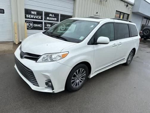 2018 Toyota Sienna XLE