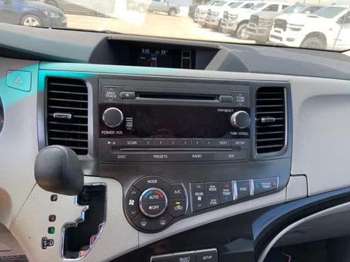 2014 Toyota Sienna LE