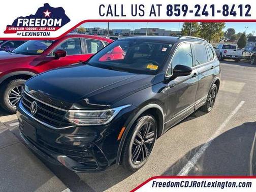 Deep Black Pearl Effect 2022 Volkswagen Tiguan 2.0T SE R-Line Black