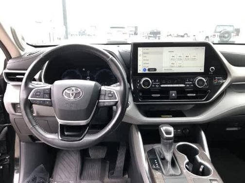 Midnight Black Metallic 2023 Toyota Highlander Hybrid Limited