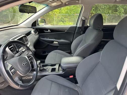 Everlasting Silver 2020 Kia Sorento S V6