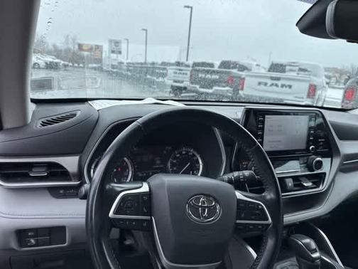2022 Toyota Highlander XLE