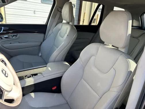2017 Volvo XC90 T5 Momentum